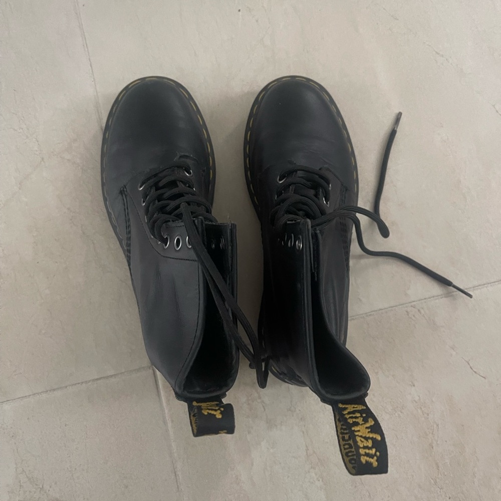 DO NOT BUY [Dr. Martens] Black Leather Boots